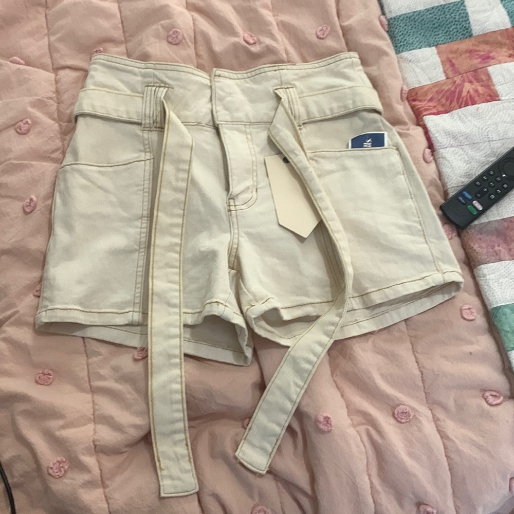 brand new super cute shorts. perfect length for anyone!!